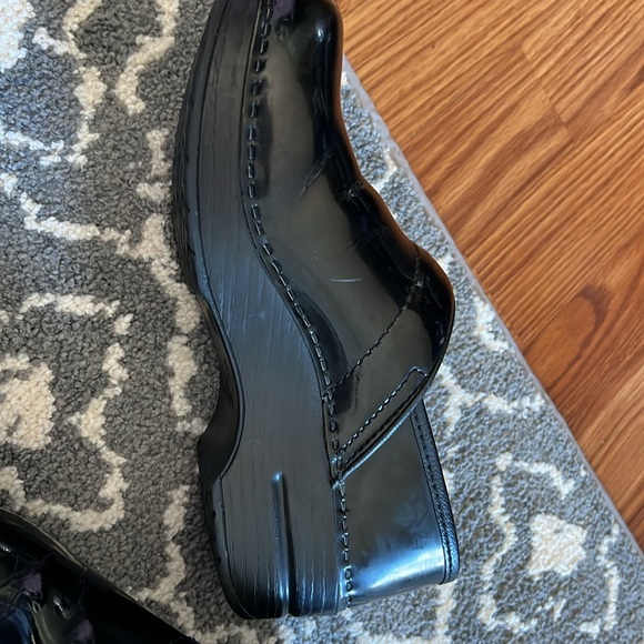 Black patten leather Dansko clogs. - Picture 2 of 4